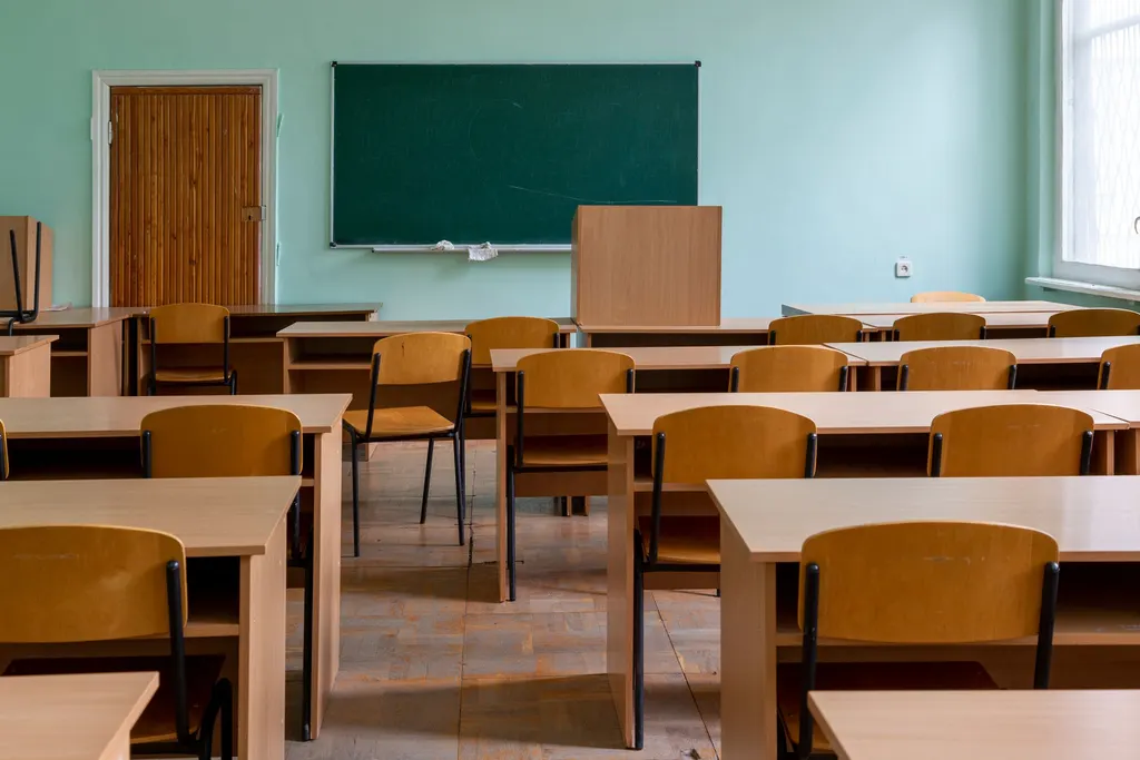 Aufgeräumtes, sauberes Klassenzimmer